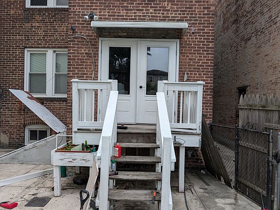4th image of 11 Waverly St