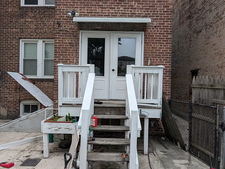 11 Waverly St — Photo 4
