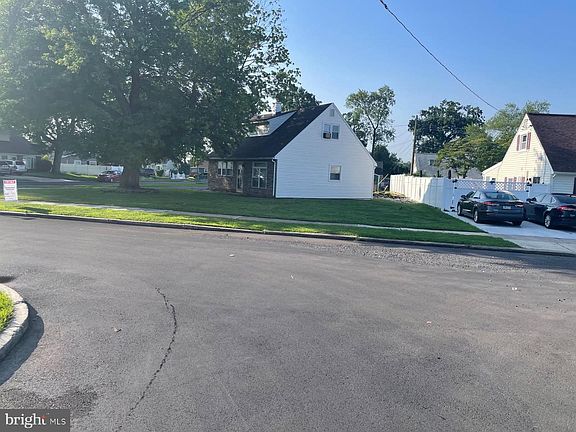 3rd image of 587 Arbor Rd