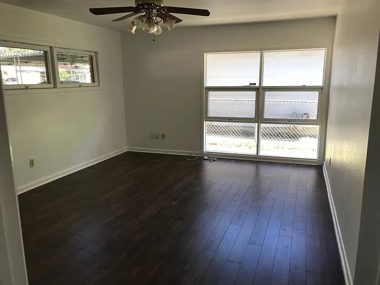 302 Nash Blvd — Photo 2