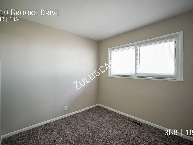 710 Brooks Dr — Photo 3