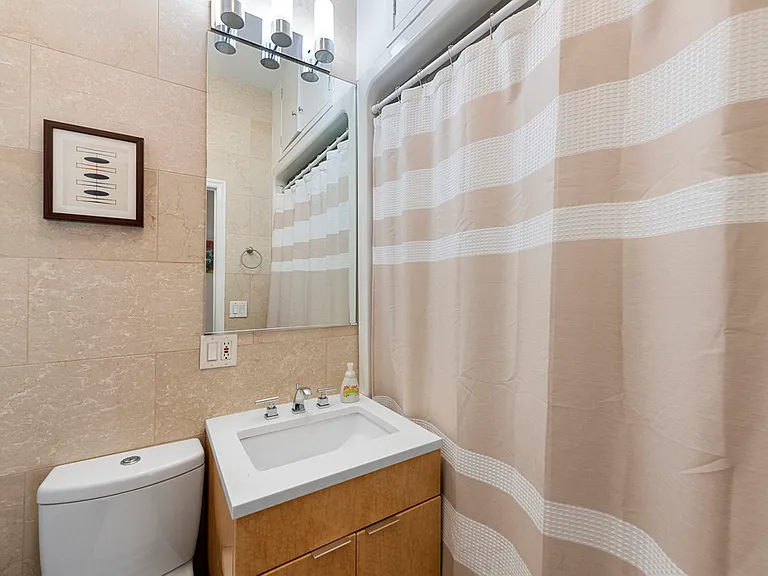 422 W Broadway #3F — Photo 9