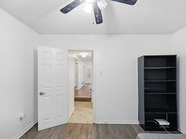 182 Montreal St — Photo 8