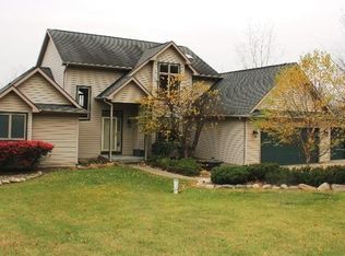 11940 Parkin Ln, Fenton, MI 48430