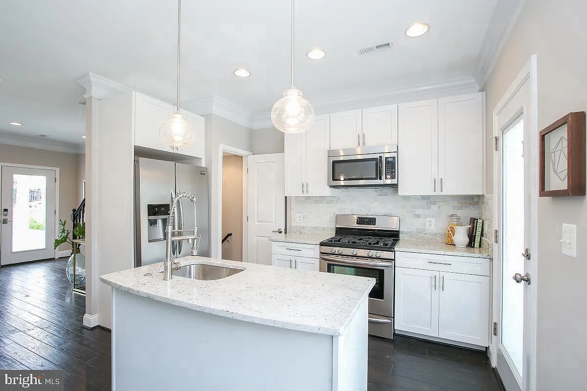 3 bed, 3.0 bath, 1440 sqft, $3,995 — Photo 4