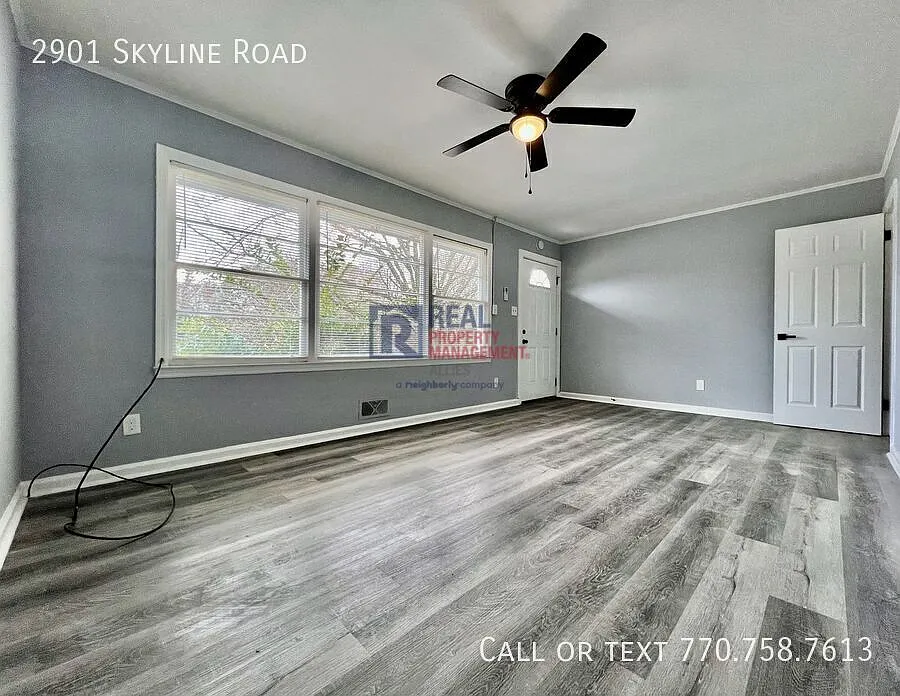 Building Photo - 2901 Skyline Dr
