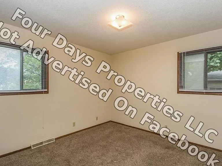 4421 S Union St — Photo 17