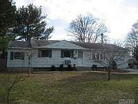 1st image of 8 Holly Dr W