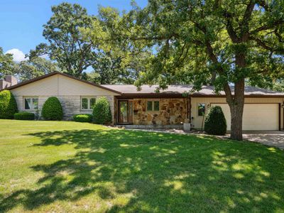 1108 2nd St SW, Dyersville, IA, 52040