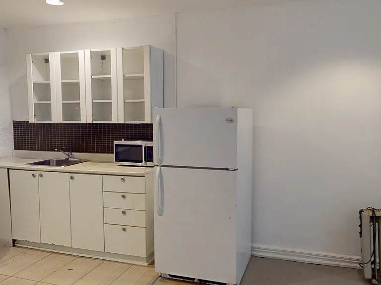 21 Rusholme Park Cres #BASEMENT — Photo 15