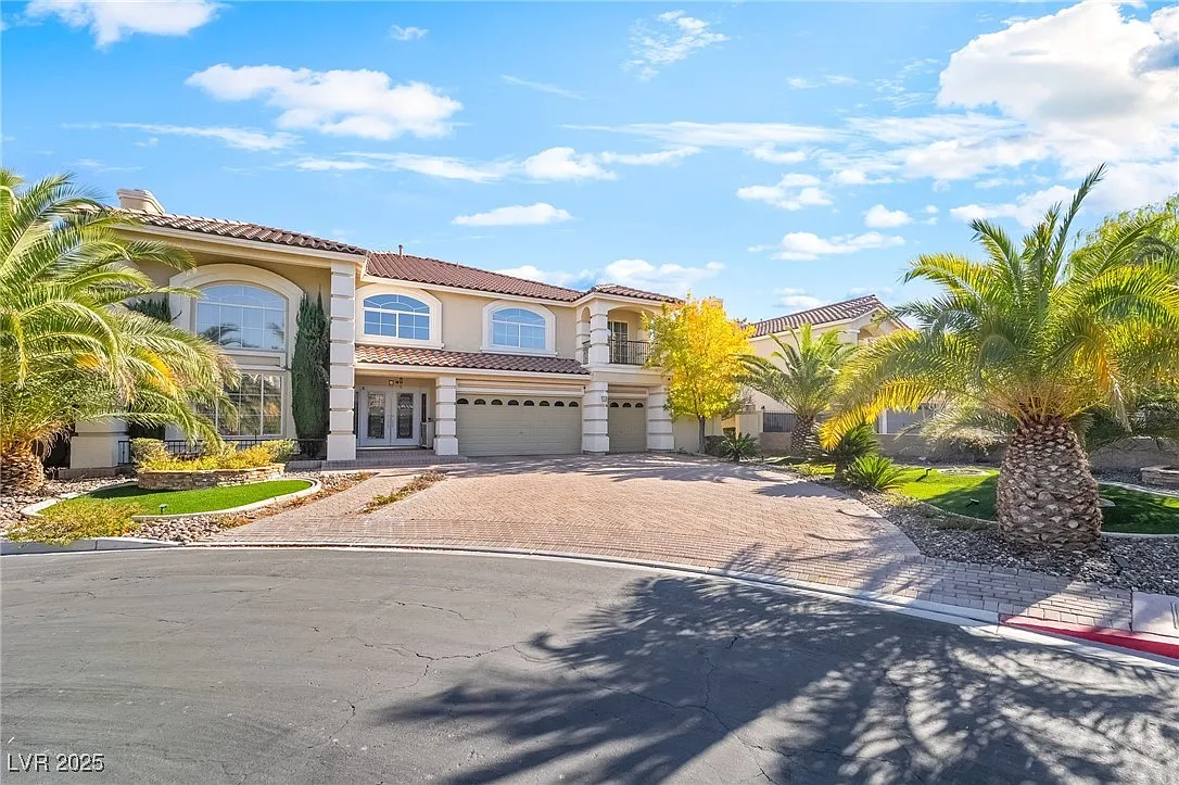 4 bed, 3.0 bath, 5025 sqft, $10,000 — Photo 1