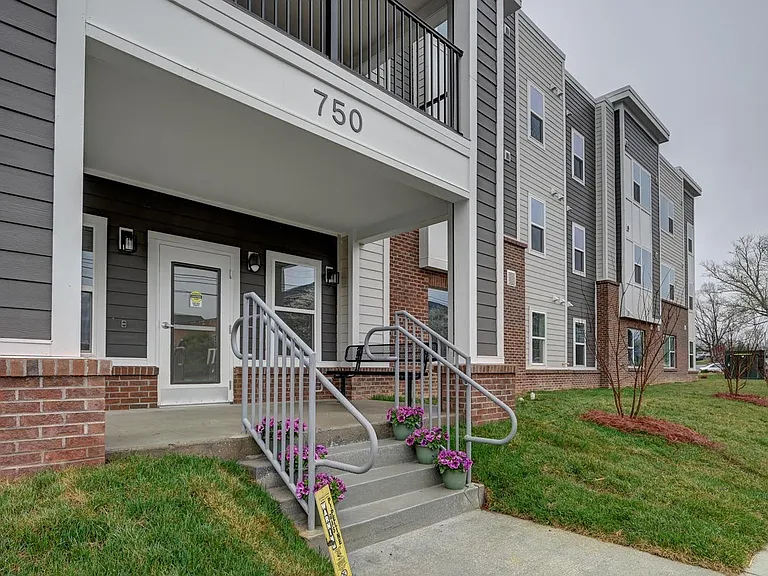 Hawkins Pointe — Photo 25