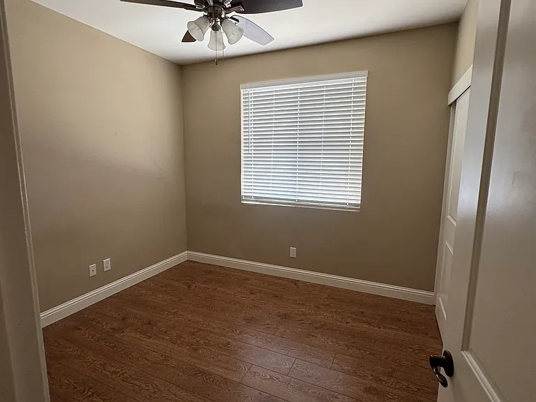 901 Ross Dr — Photo 10