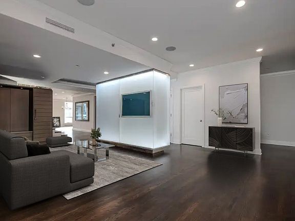 4th image of 270 E Pearson St #701-801