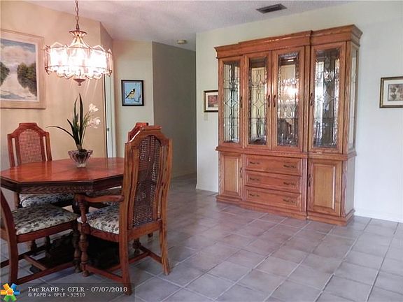 5th image of 3305 Water Oak Dr #1307