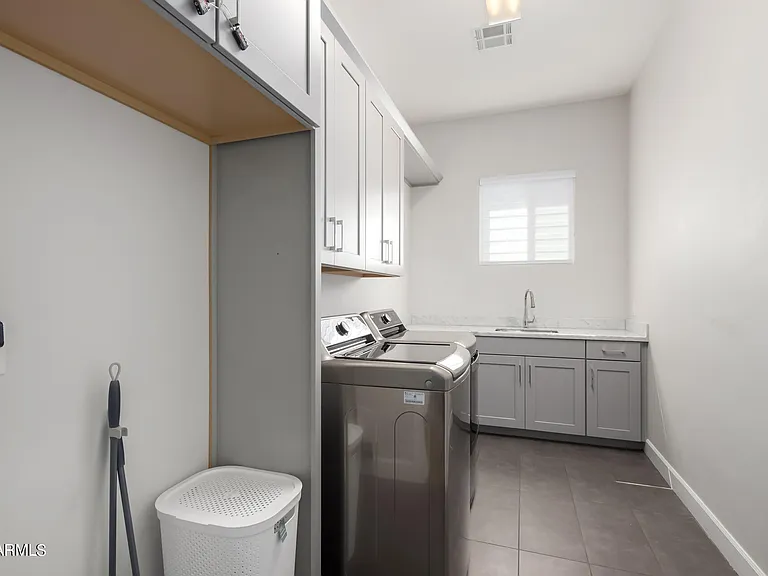 1629 E Montebello Ave — Photo 86
