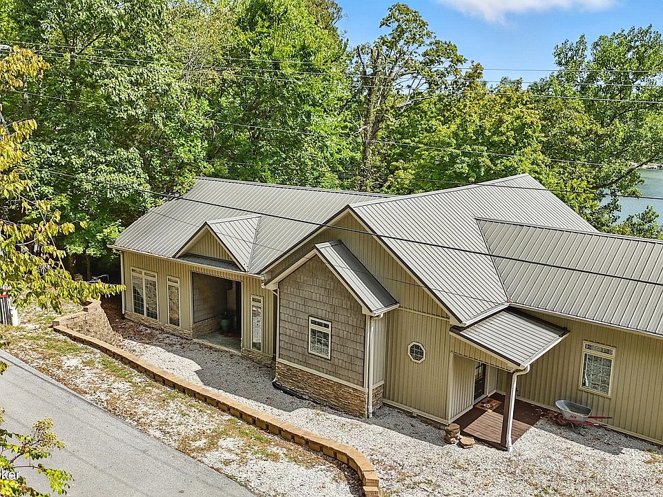 1st image of 348 Lakeshore Dr