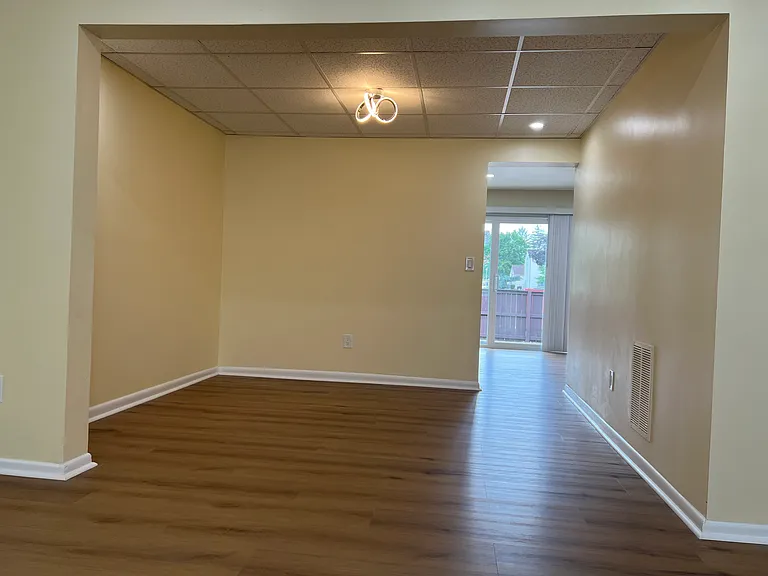 852 Jamestown Rd — Photo 3