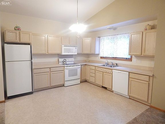 5th image of 9180 Emily Dr