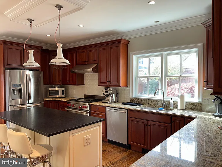 11 Chestnut St — Photo 16