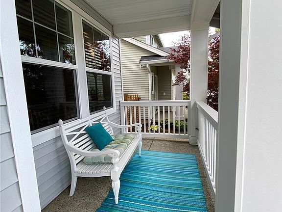 2nd image of 945 Ebbets Dr SW