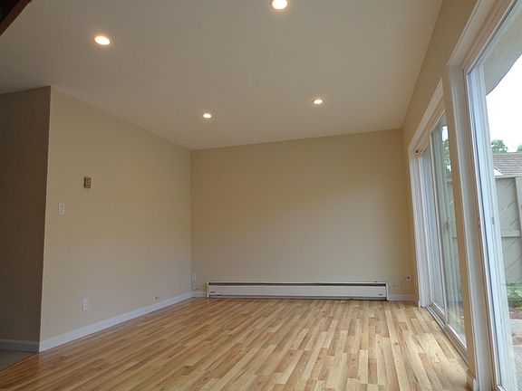4th image of 240 Truckee Ln