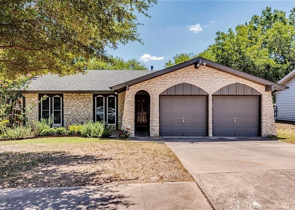1st image of 10201 Oak Hollow Cir