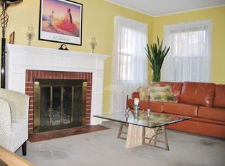 76 Elizabeth St, Floral Park, NY 11001