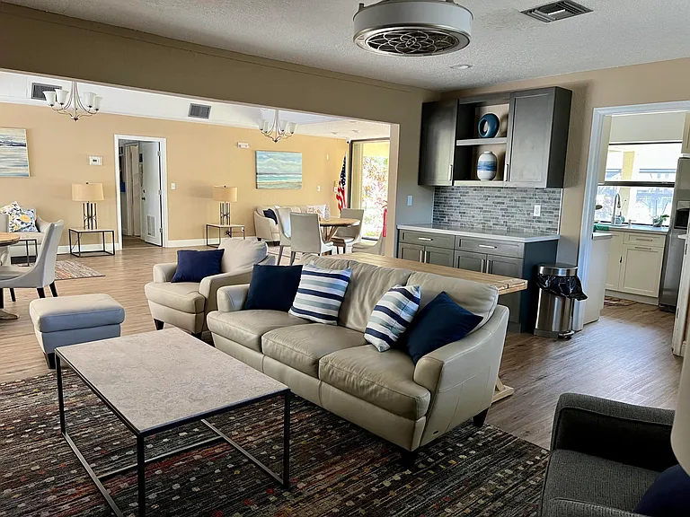 4075 Palm Forest Dr N — Photo 8