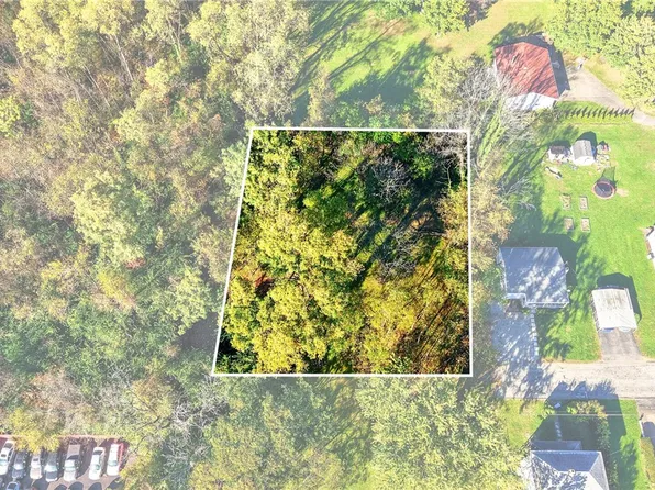 259 E Smithfield St, Mount Pleasant, PA 15666