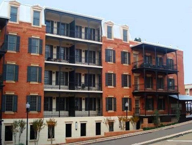 2nd image of 1300 Van Buren Ave Unit 404