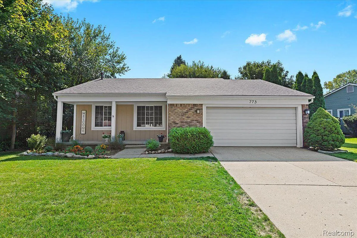 773 Oak Ridge Dr photo 1