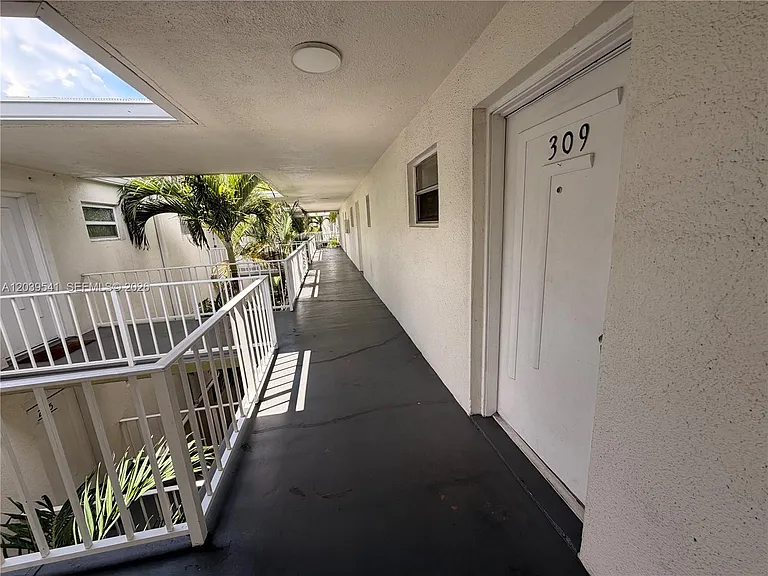 4205 N University Dr #309 — Photo 24