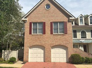 10823 Luxberry Dr, Rockville, MD 20852