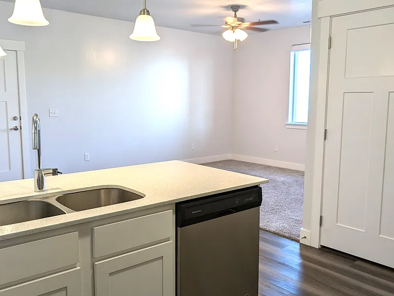 745 N 380 W #D101 — Photo 6