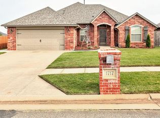1717 NE 31st St, Moore, OK 73160