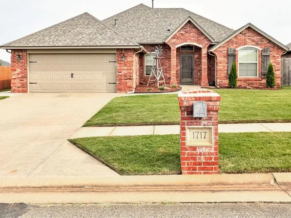 1717 NE 31st St, Moore, OK 73160