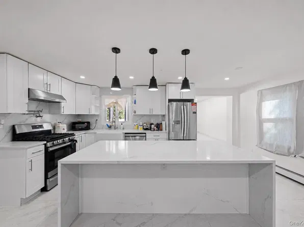 35 E Euclid Street, Valley Stream, NY 11580