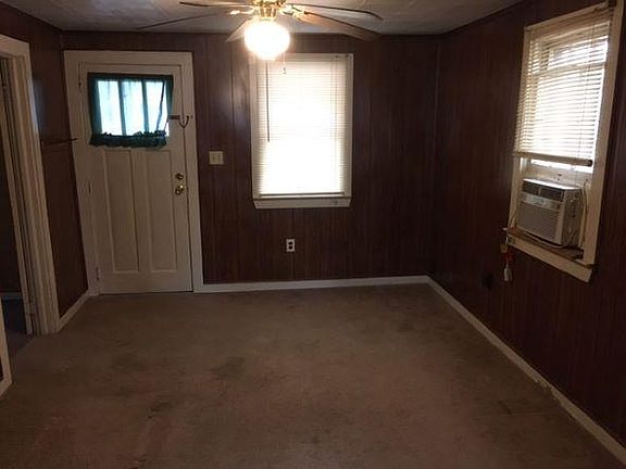 Living room with AC and ceiling fan.