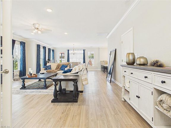 3rd image of 1924 Bexley Ln