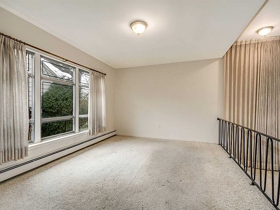 4th image of 24 Overlook Ln