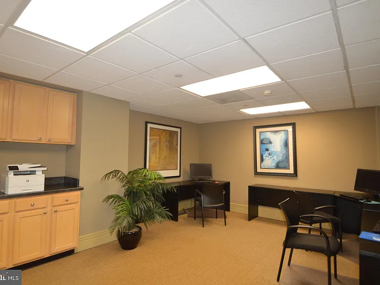 880 N Pollard St #504 — Photo 4