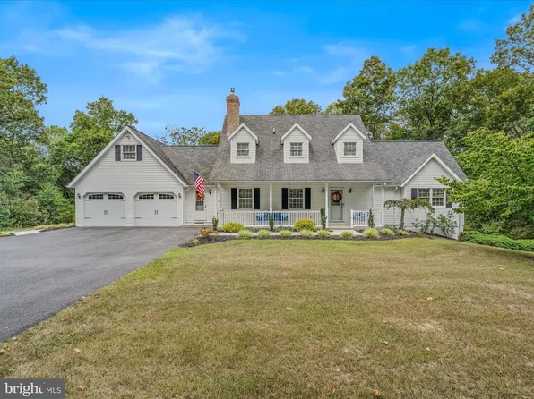 3659 Fairview Dr, Berkeley Springs, WV 25411