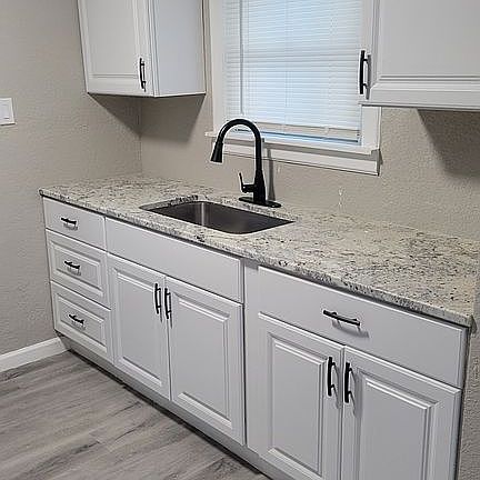 3rd image of 5625 Donnelly Ave