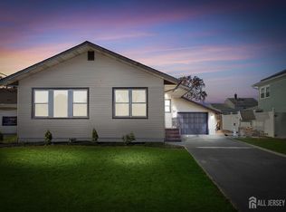 27 Clifford St, Carteret, NJ 07008