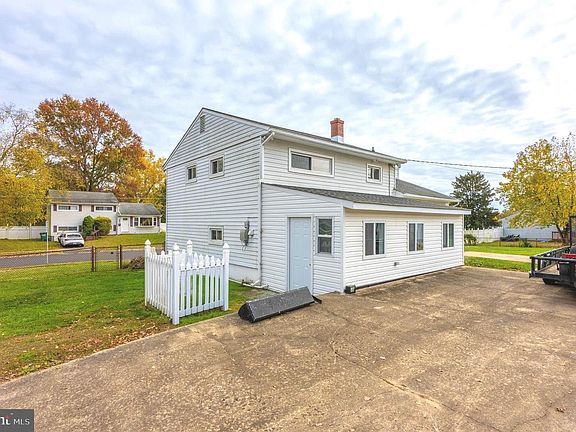 2nd image of 458 Roberts Way