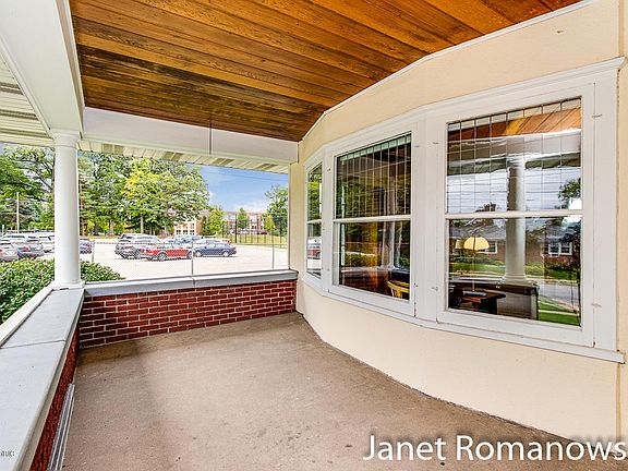 4th image of 2035 Lake Dr SE