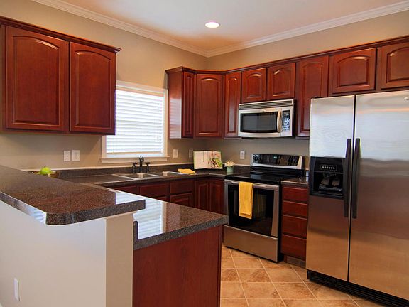 4th image of 601 Balmoral Ln