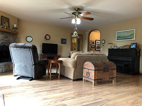 5th image of 98 Stonewood Ln