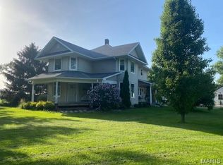 1609 E 350 North Rd, Pana, IL 62557